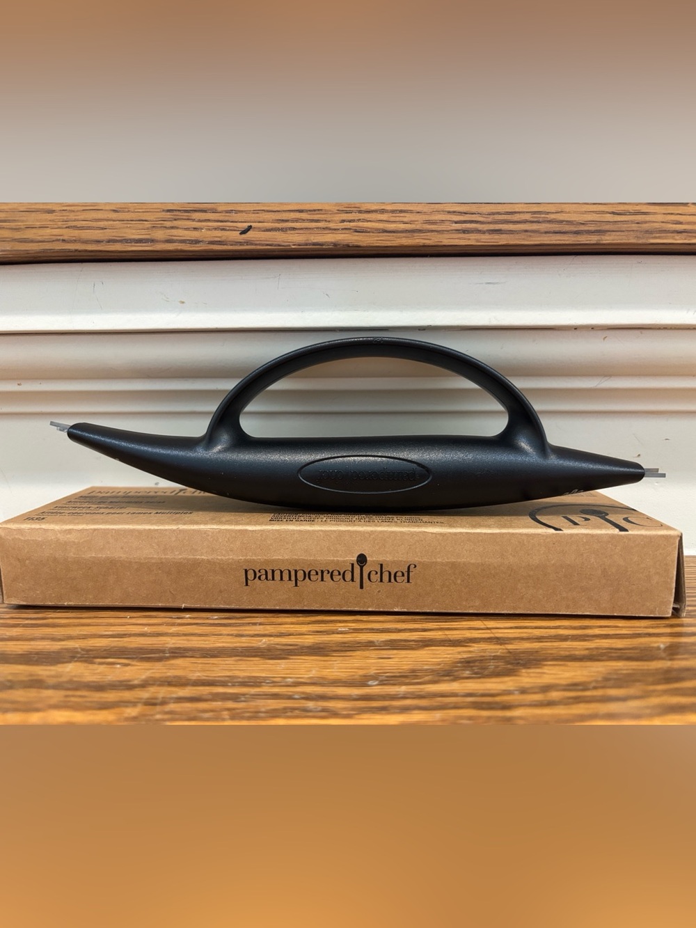 Pampered Chef Black Handheld Knife Sharpener